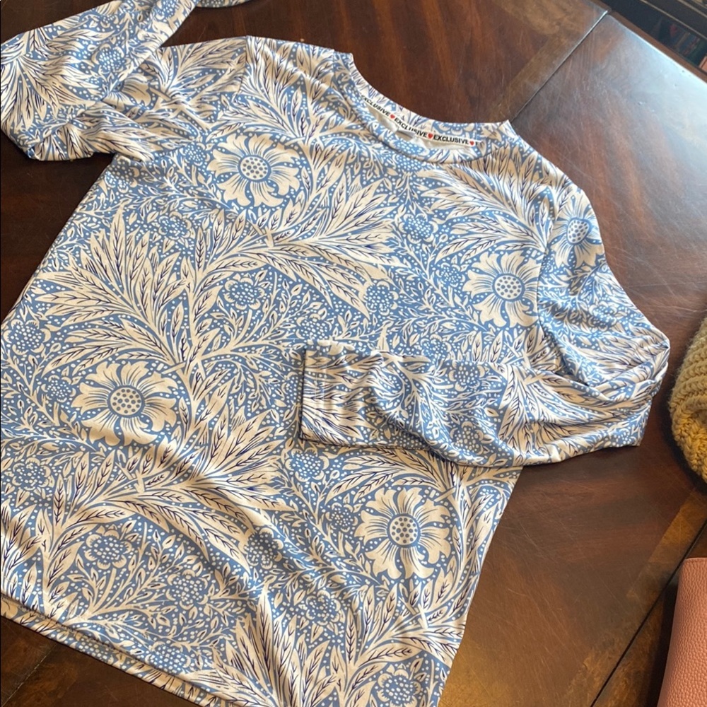 17/21 Exclusive Denim Blue and White Floral Long Sleeve Top